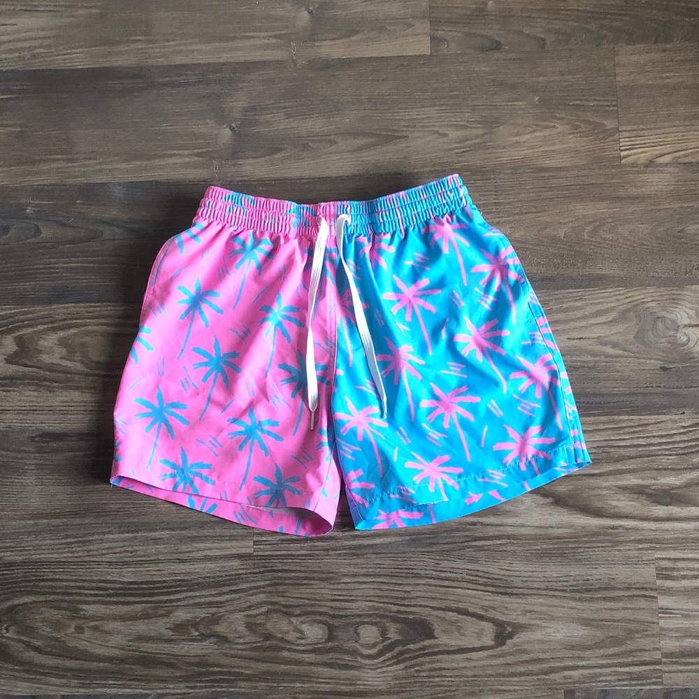 Chubbies Mens Palm Tree Print Swim Trunks Pink Blue Lined Small